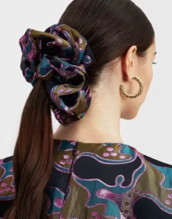 Giga Scrunchie