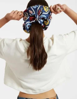 Giga Scrunchie